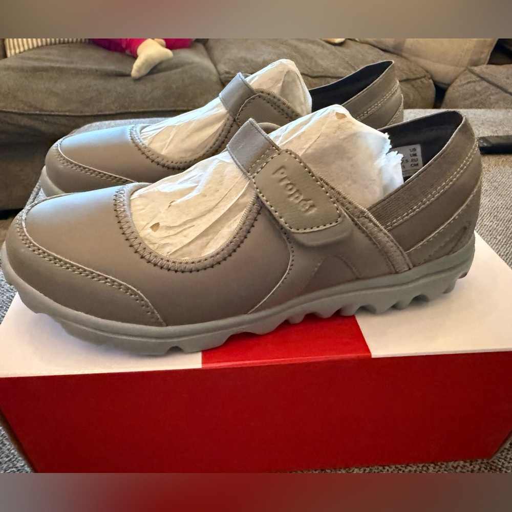 NWT Propet Onalee Taupe Mary Jane Slip-On Sneaker